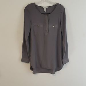 H&M gray long sleeve shirt.